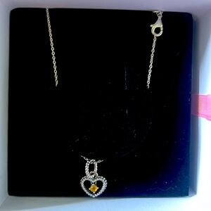 Brand new pandora heart necklace with dangling stone. Silver.